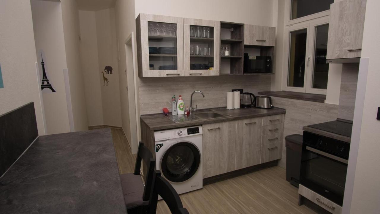 Apartment Continents Nearby Main Train And Bus Station — Fotky 2